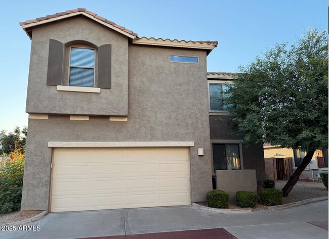 Photo - 996 E Cantebria Dr