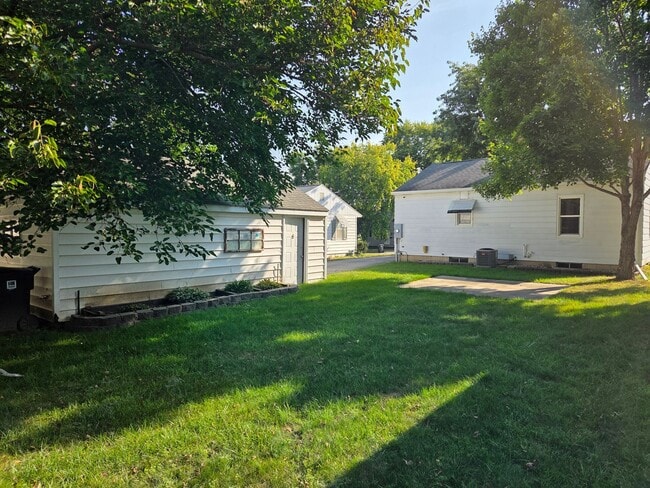 Photo - 3 Bedroom Cedar Falls House