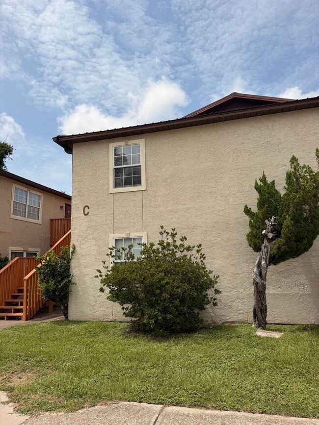 Building Photo - 6321 Lenawee St Unit 6321 Lenawee Street Apt C3