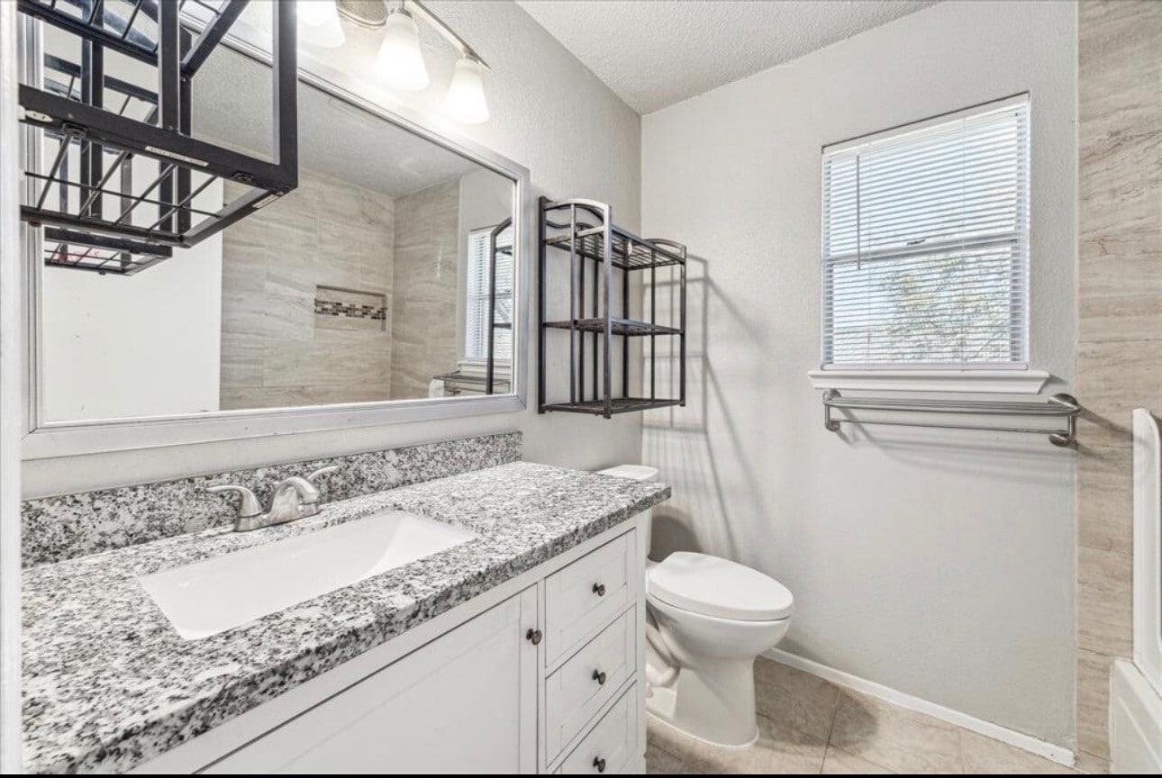 Photo - 8030 Log Hollow Dr