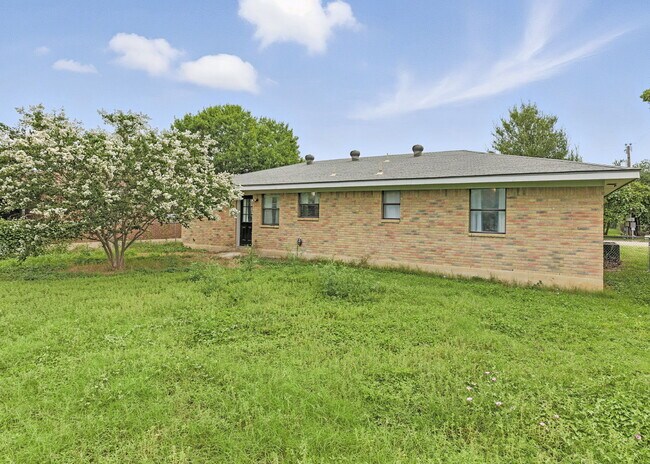 Photo - 600 N Cunningham St