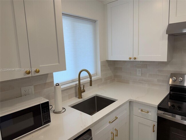 8135 Sunrise Lakes Blvd Unit 210