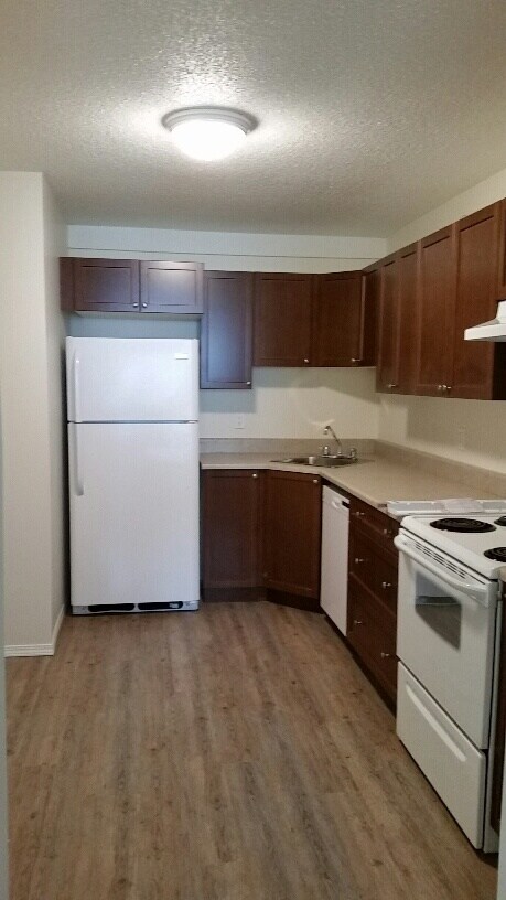 Building Photo - 1 Bed 1 Bath Unit 103