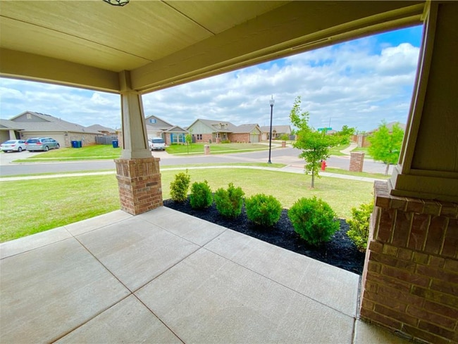 Large front patio - 2452 NW 190th St