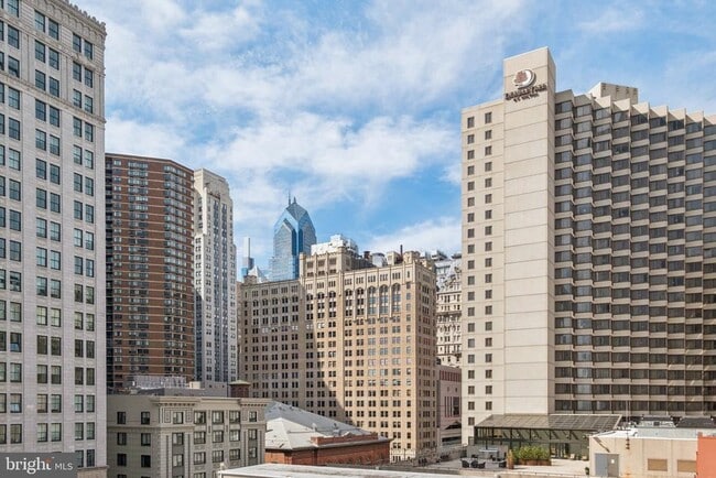 Building Photo - 1326 Spruce St Unit 905