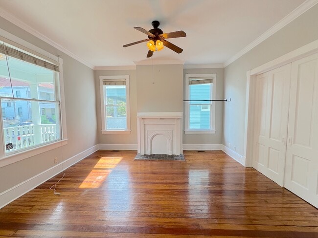 313 W 33rd St