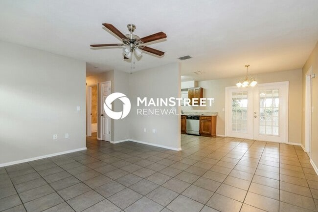 Photo - 3 Bedroom Pet-Friendly Home in Auburndale, FL with Main Street Renewal