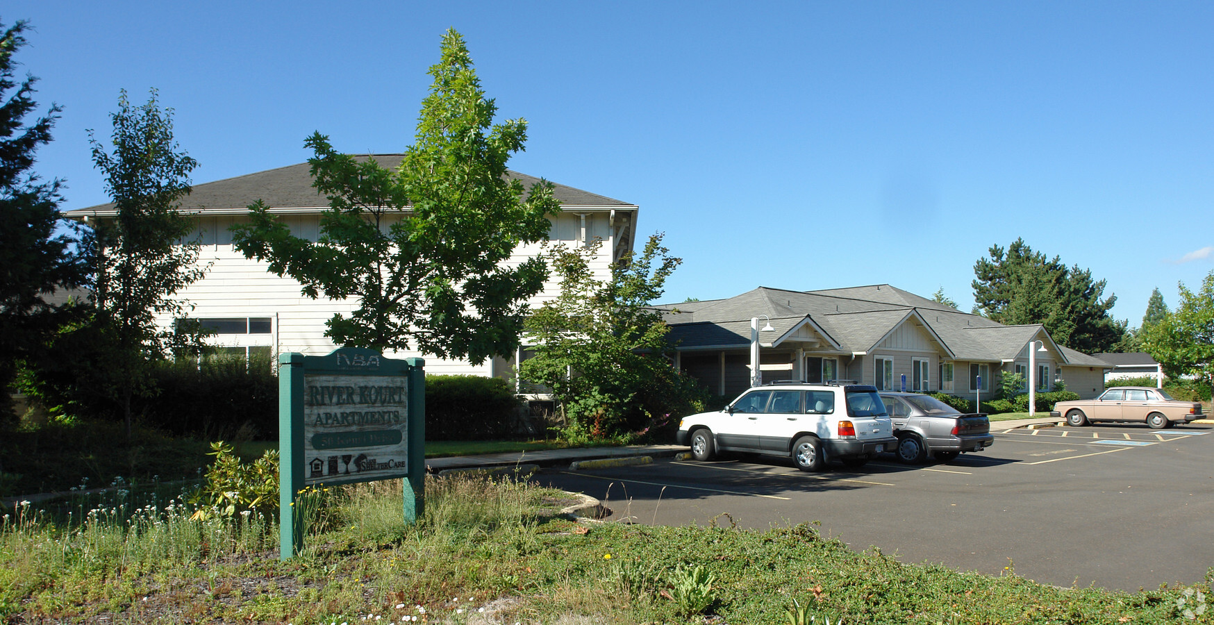 River Kourt Apartments - River Kourt Apartments