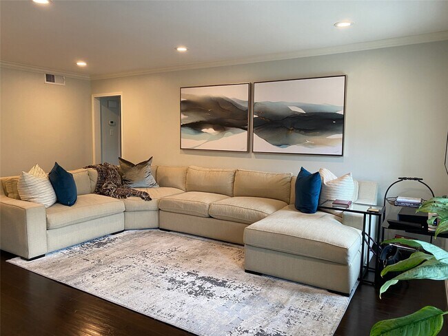 Photo - 351 N Post Oak Ln Unit True