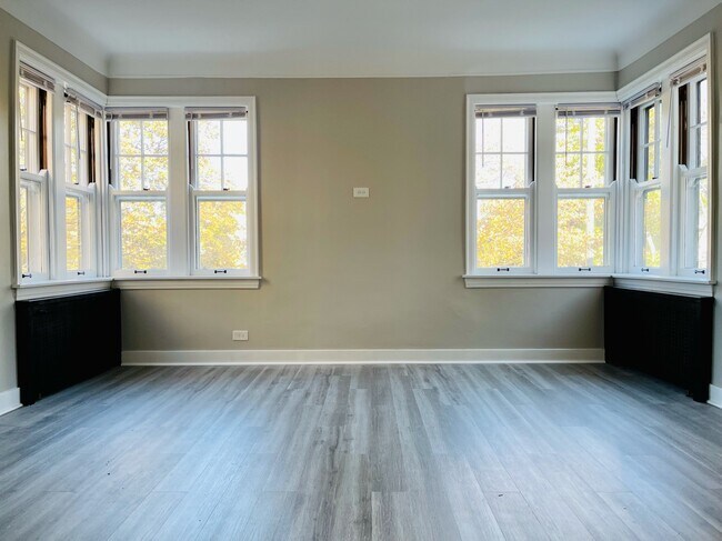 Living Room - 1630 Oak Park Ave