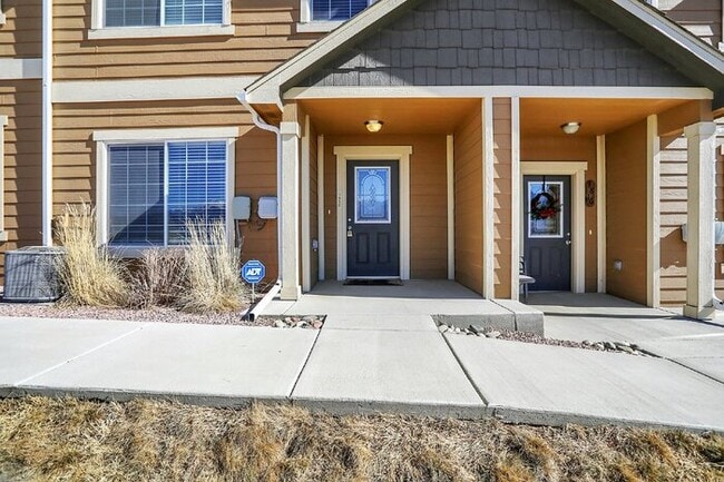 Building Photo - Move-In Ready Townhome | $1,000 Off First ...