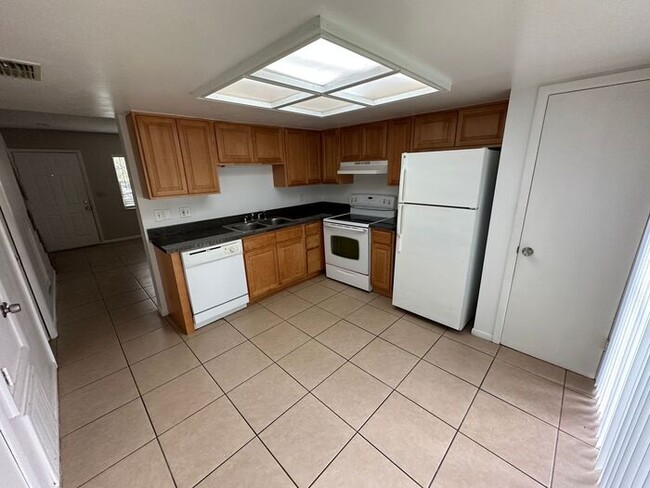 Photo - 3544 Khayyam Ave