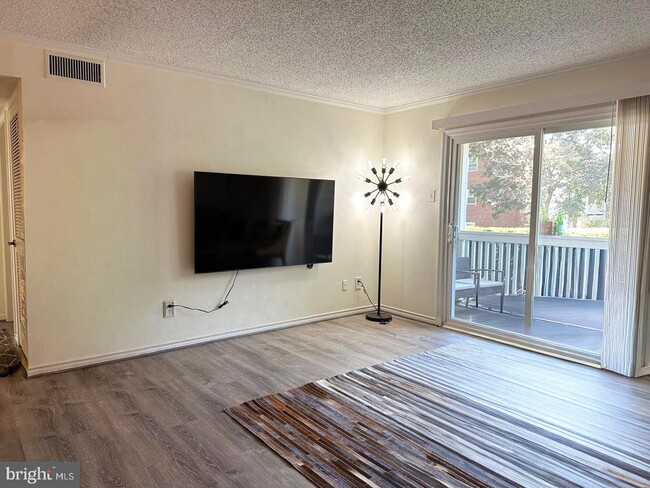 1527 Lincoln Way Unidad 104