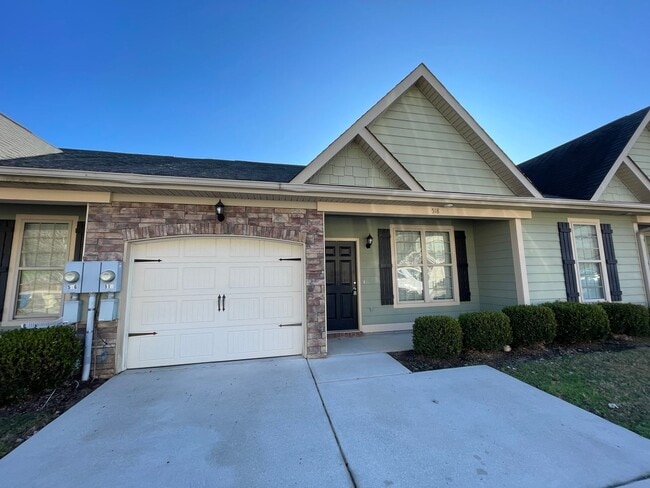 Low Maintenance, 2 Bedroom, 2 Bath Townhom... - Low Maintenance, 2 Bedroom, 2 Bath Townhom... Townhome