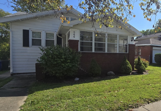 Building Photo - West End Home offering 3 Bedrooms, 1 bath!