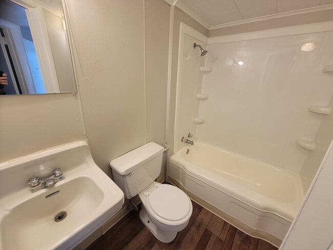 Photo - Cute 2 Bedroom / 1 BA AVAILABLE NOW!