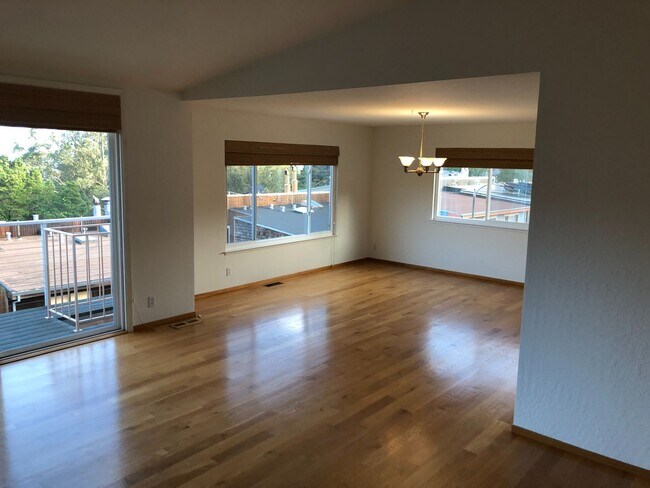 Photo - Huge and bright top floor 3 bedroom flat w...