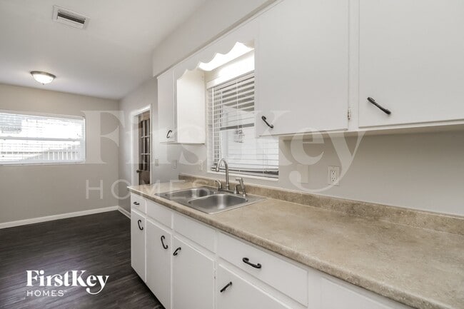 Photo - 1381 Viburnum Ln