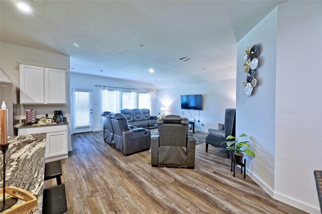 Photo - 8522 Kokernot Ln