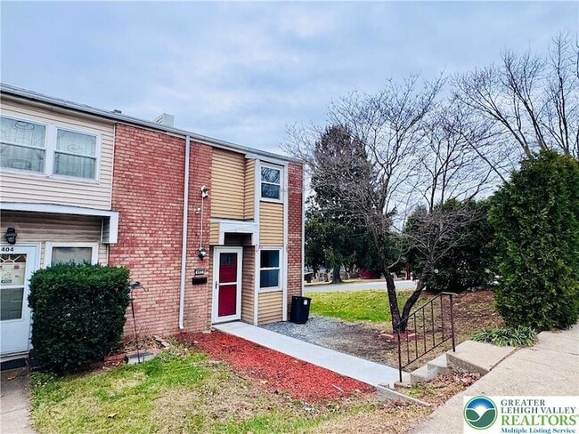 Photo - 402 S Bradford St