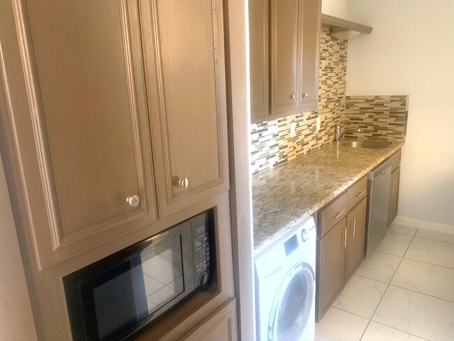 Building Photo - 5550 N Braeswood Blvd Unit 148