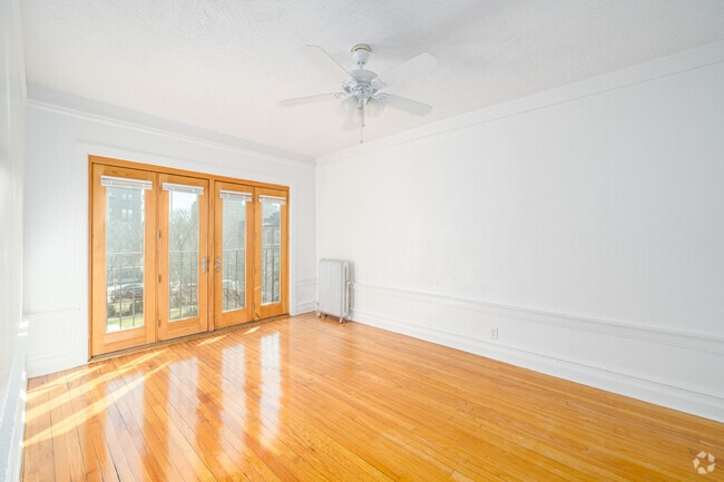 1 dormitorio, 1 baño - 760 pies cuadrados - Sala de estar - 6930-6942 S Crandon Ave