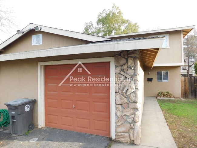 Building Photo - Updated 3bd/1.5ba Rancho Cordova Duplex
