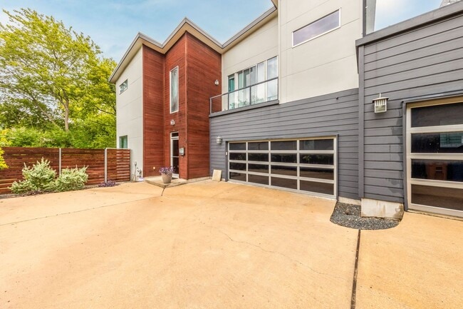 Photo - Gorgeous Fully Furnished Home in Brentwood - Short Term Lease  Options Available