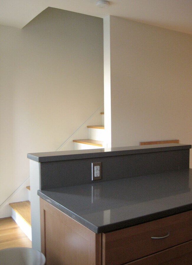 Photo - 415 Burgoyne Rd