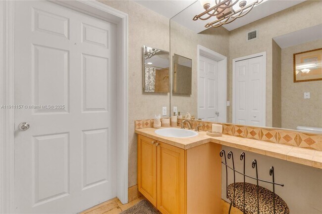 Photo - 3235 NE 184th St Unidad 11103