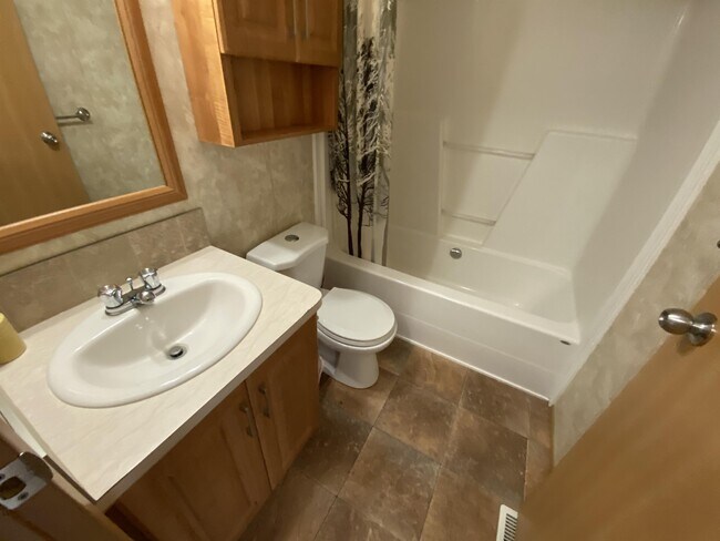 Photo - 920-121 121 Ave Unit Trailer