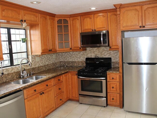 Photo - 1348 N Orange Dr Unit 2