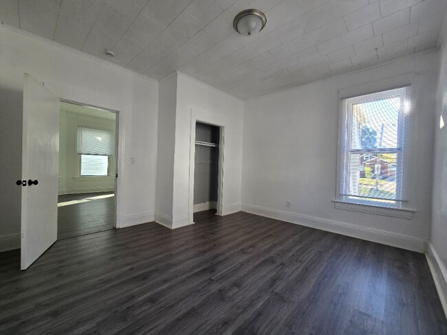 Photo - 439 W Vine St