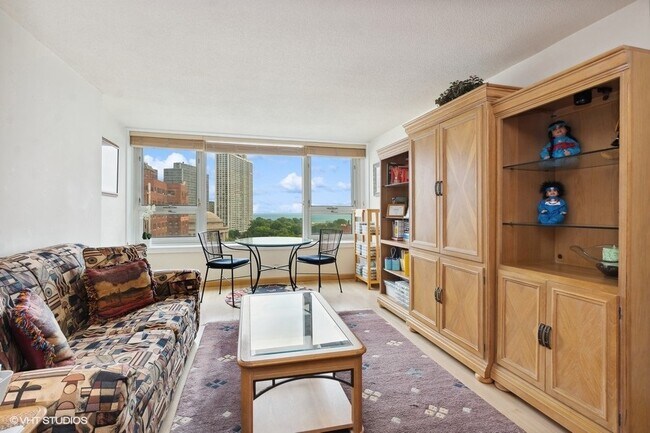 Photo - 2728 N Hampden Ct Unidad 1307