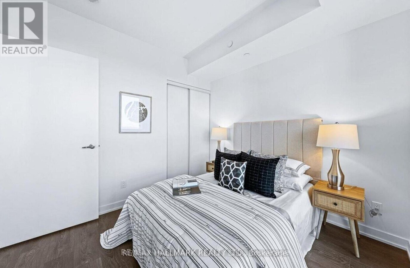 Photo - 501 St Clair Ave W Unité 1811