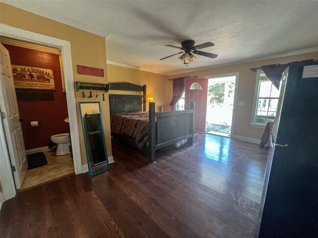 Photo - 9500 Mayfield Ave