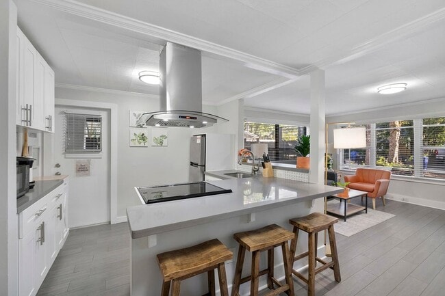 Photo - 551 SW 13th Ave