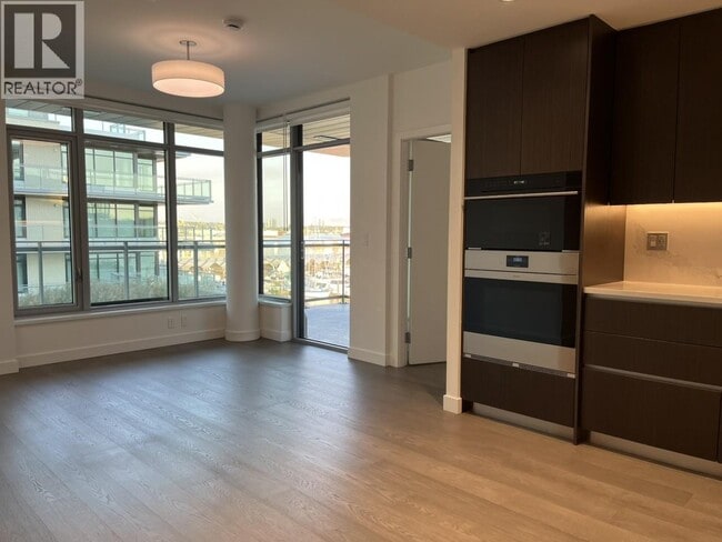 785 Harbour Wy Unité 407
