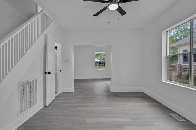 Photo - 1128 W Broadway St