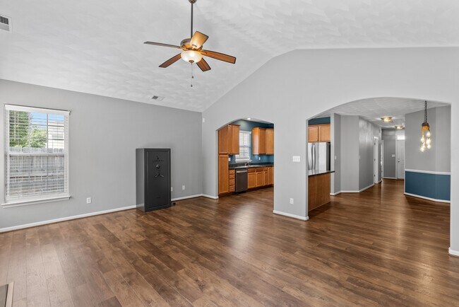 Photo - 2560 Golden Maple Dr