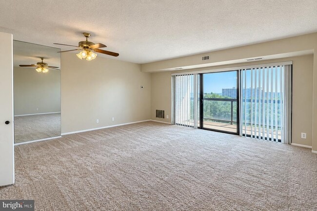 205 Yoakum Pkwy Unit 801