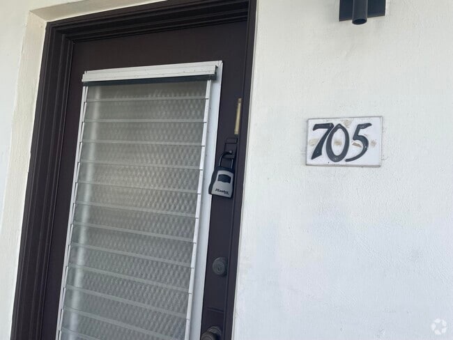 Building Photo - 705 Normandy O Unit 705 Rental