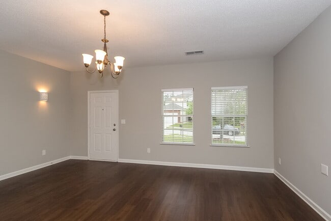 Photo - 1604 Thornwick Trace