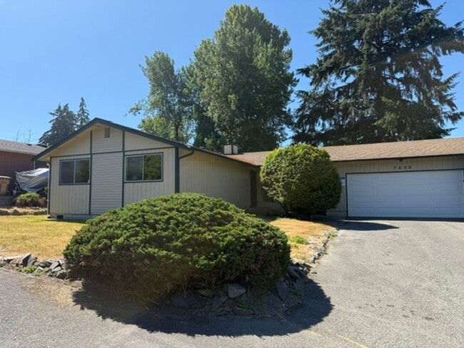 Building Photo - 3 Bedroom/2 Bathroom Rambler in Southeast Tacoma