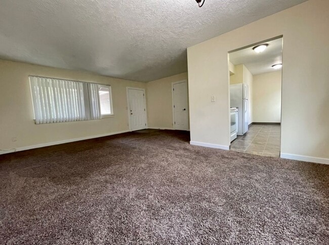 Photo - Montavilla 2 Bedroom Upstairs Apartment w/ A/C and Off Street Parking~ PETS WELCOME! 95 Walksco Unit 9039
