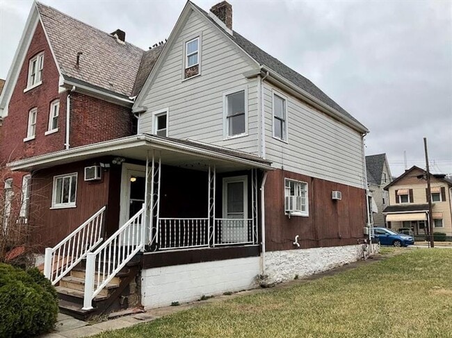 Building Photo - 4 bedroom. 1.5 Bath- Turtle Creek Pa