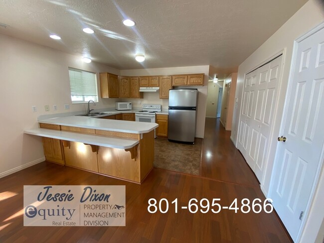 Photo - 404-325 325 N St