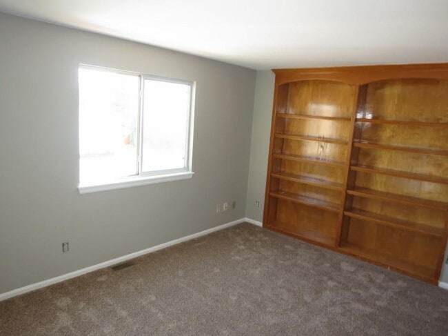 Photo - 3 bedroom / 3 bathroom / 3 car garage!