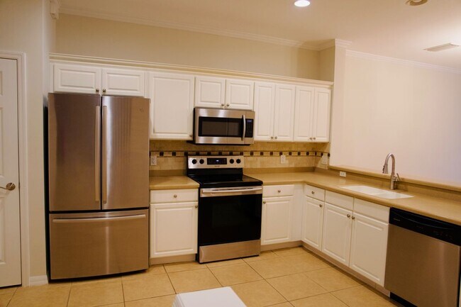 Photo - 1260 Oxford Ln