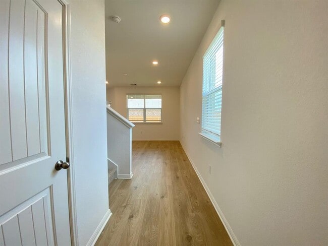 Photo - 404 Baum Dr